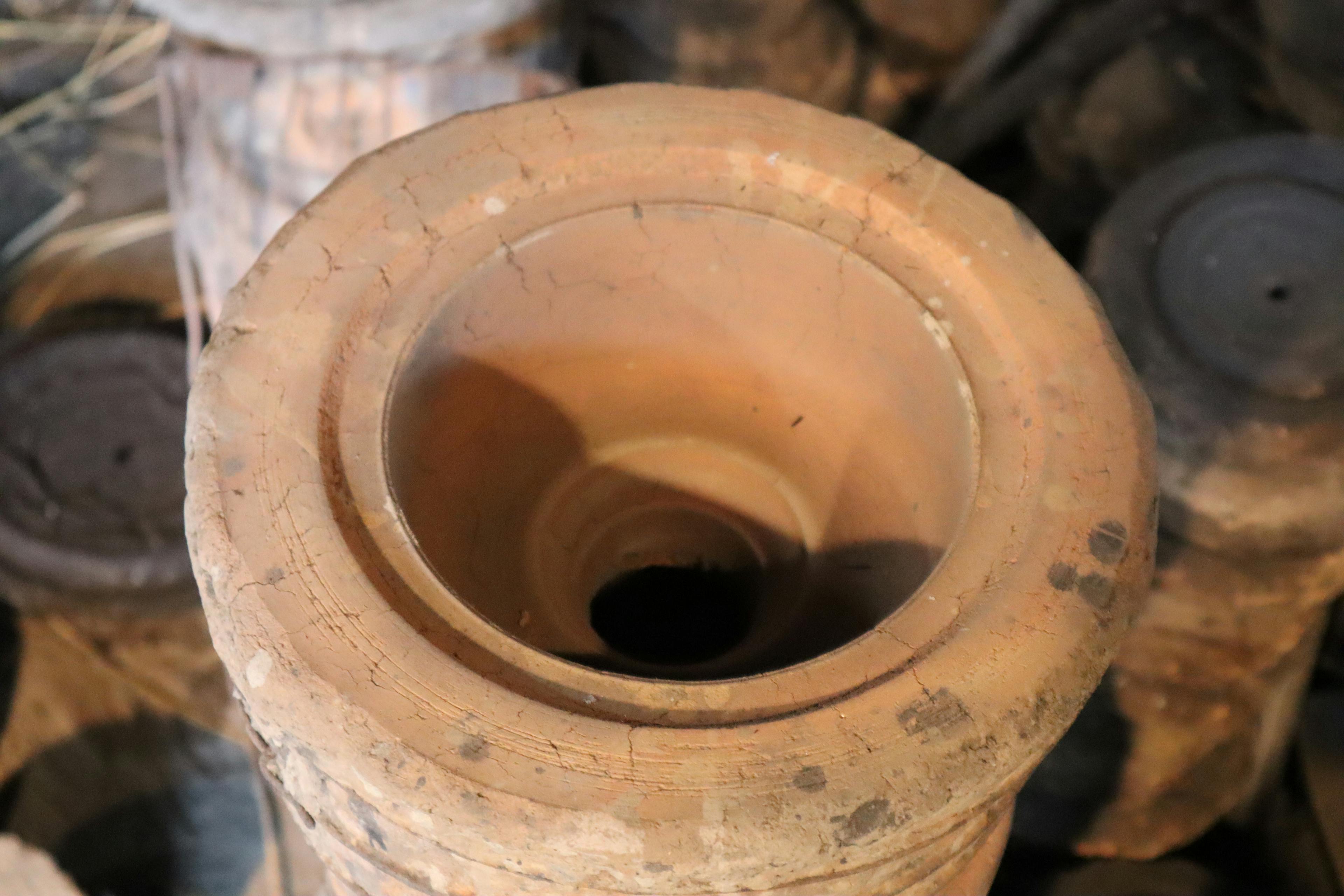 及鉄鋳造所宝鉄堂の南部鉄瓶は伝統的製法の焼型で伝統を守り作り続けます。